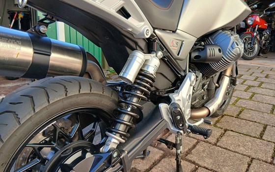 Gebrauchtmotorrad Moto Guzzi V85 Strada - Bild 9