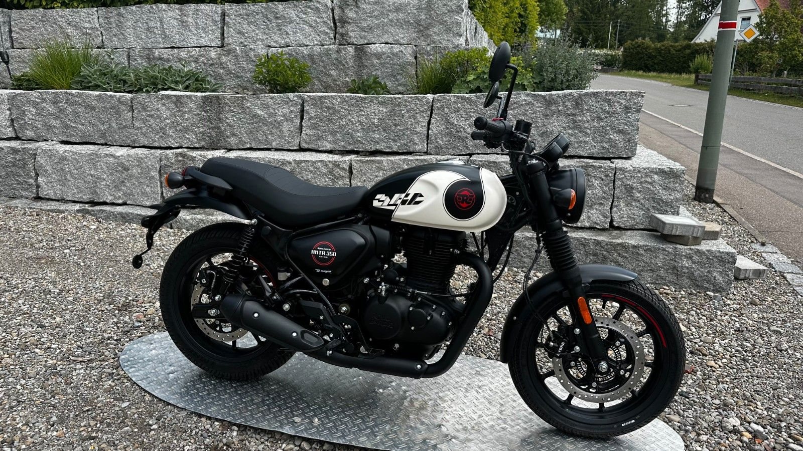 Royal Enfield HNTR 350