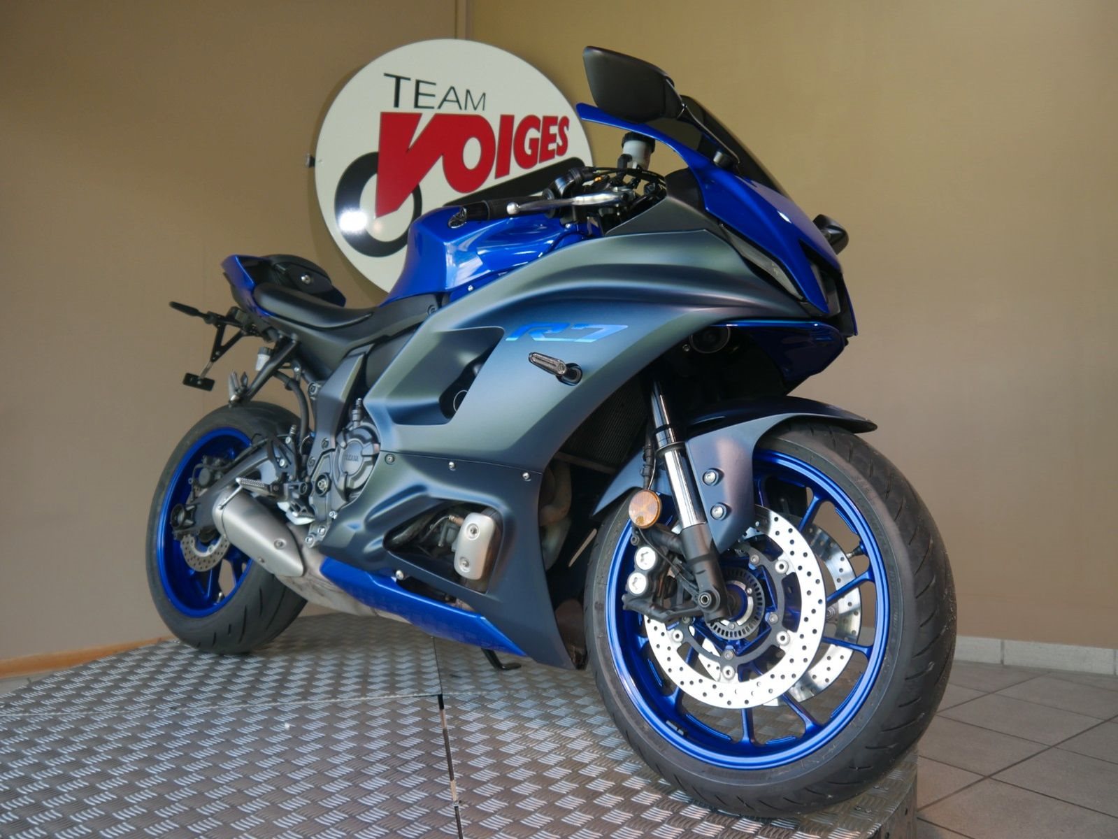 Yamaha R7