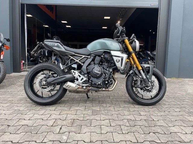 Suzuki GSX-8T