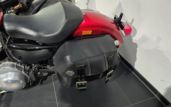 Gebrauchtmotorrad Harley-Davidson Sportster XL 883 L SuperLow - Bild 4