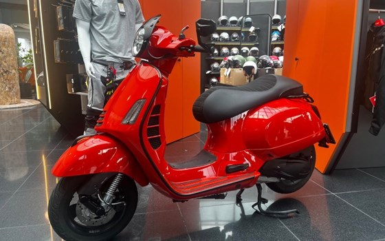 Gebrauchtmotorrad Vespa GTS 300 - Bild 1