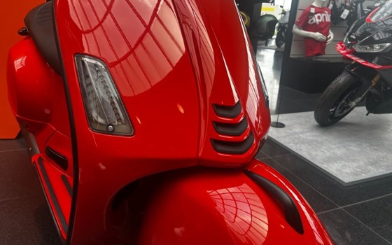 Gebrauchtmotorrad Vespa GTS 300 - Bild 5