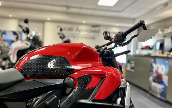 Gebrauchtmotorrad Ducati Streetfighter V2 - Bild 10