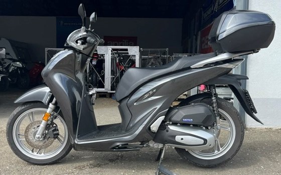 Gebrauchtmotorrad Honda SH125 - Bild 1