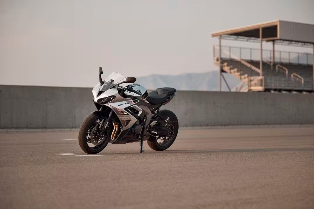 Triumph Daytona 660