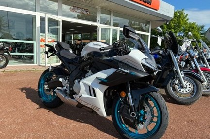 CFMOTO 675SR-R