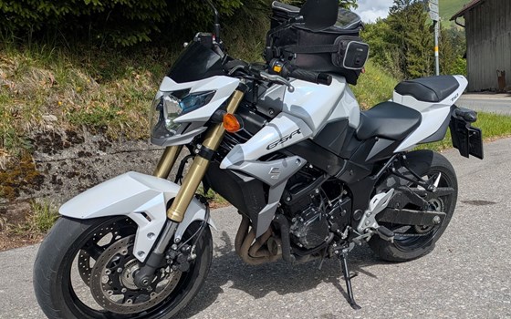 Gebrauchtmotorrad Suzuki GSR 750 - Bild 1