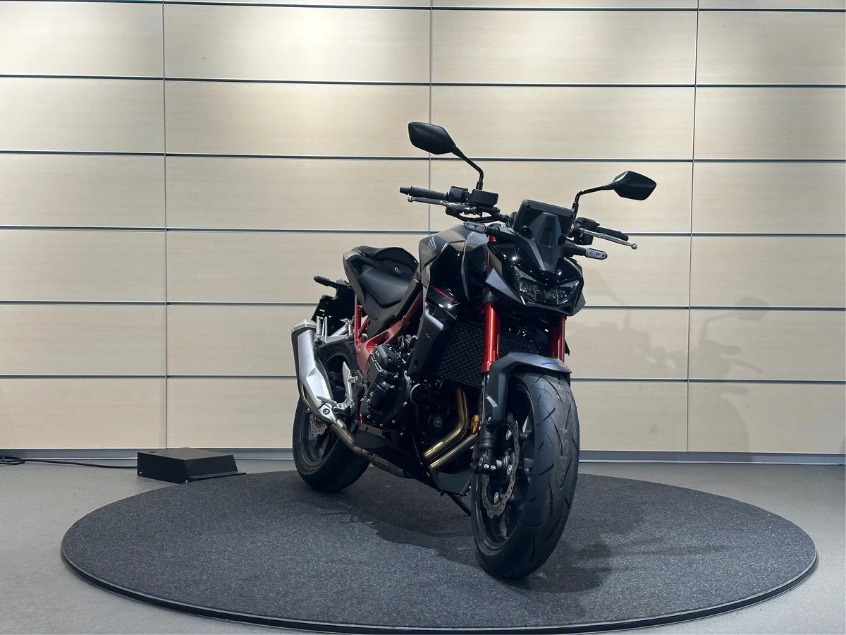 Honda CB750 Hornet E-Clutch