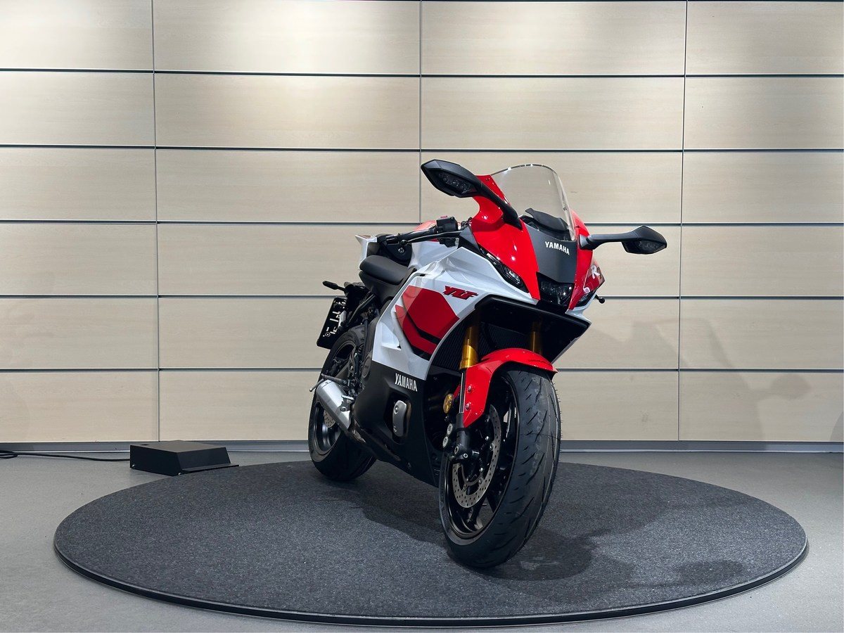 Yamaha R7