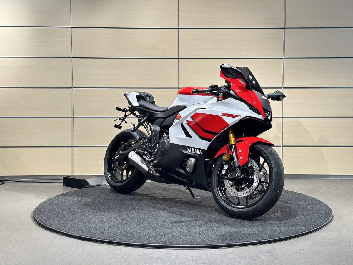 Yamaha R7