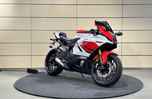 Neumotorrad Yamaha R7
