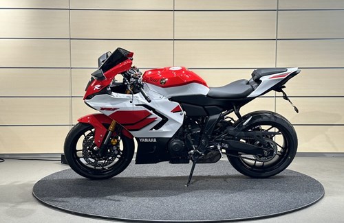 Neumotorrad Yamaha R7