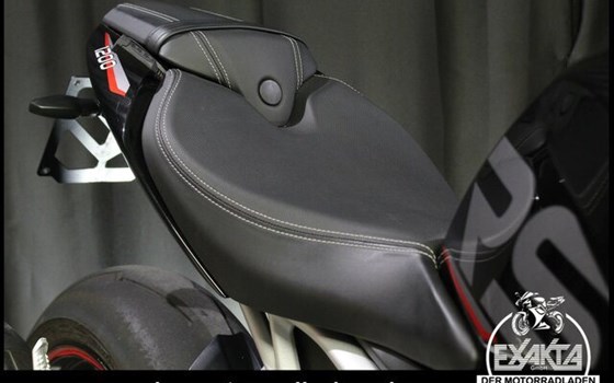 Gebrauchtmotorrad Triumph Speed Triple 1200 RS - Bild 28