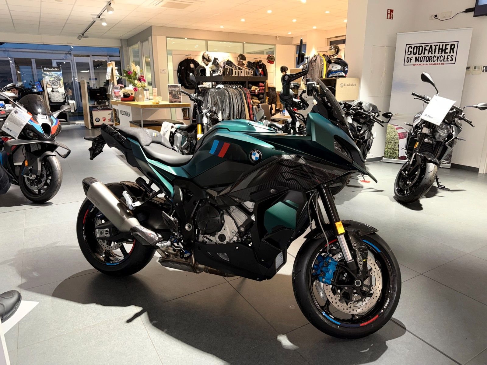 BMW M 1000 XR