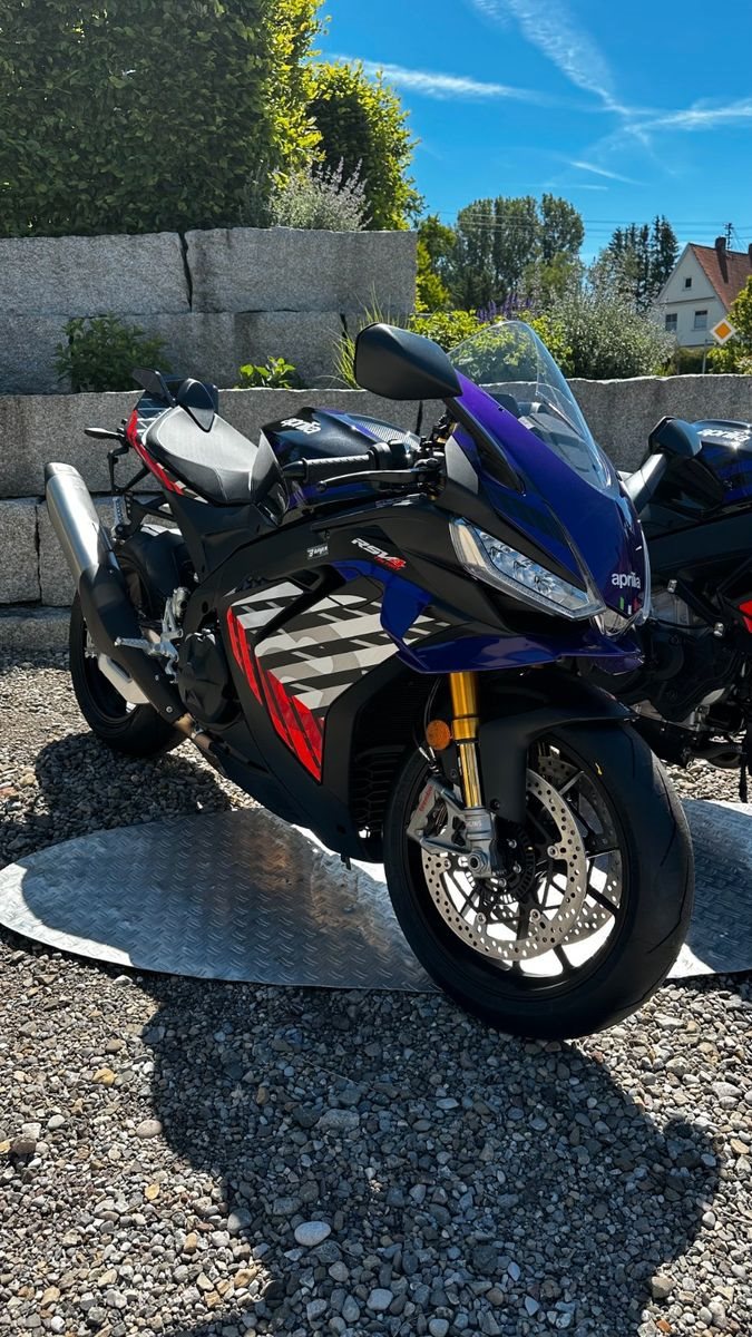 Aprilia RSV4 1100 Factory