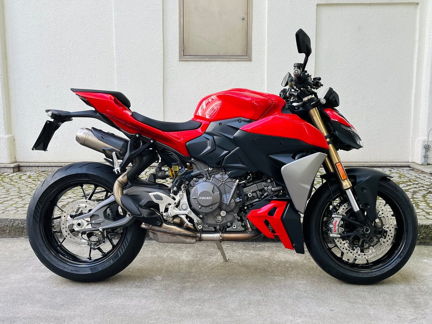 Ducati Streetfighter V2
