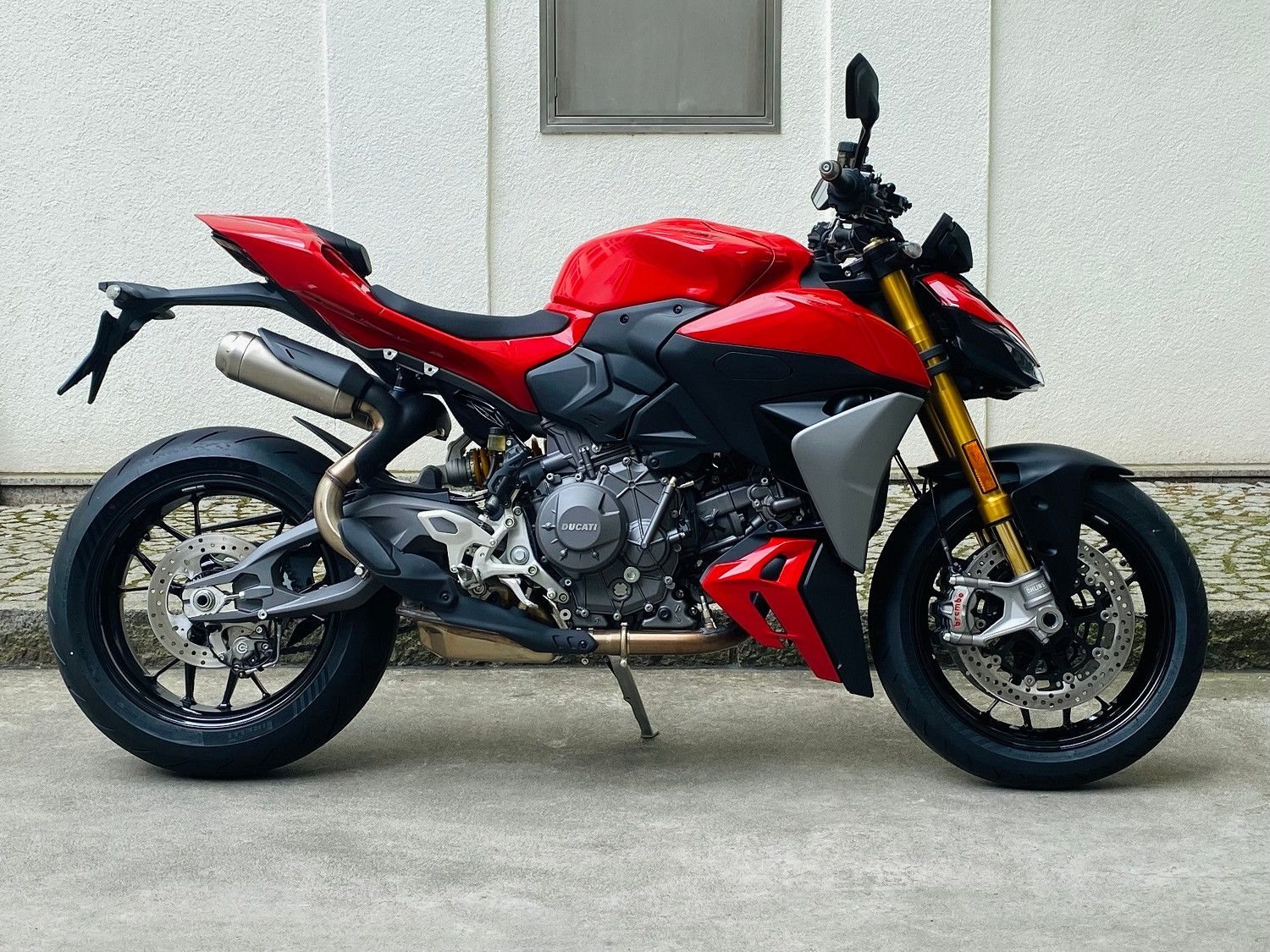 Ducati Streetfighter V2 S