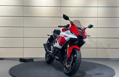 Neumotorrad Yamaha R3
