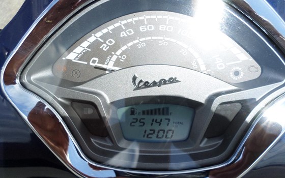 Gebrauchtmotorrad Vespa GTS 125 ie Super - Bild 9