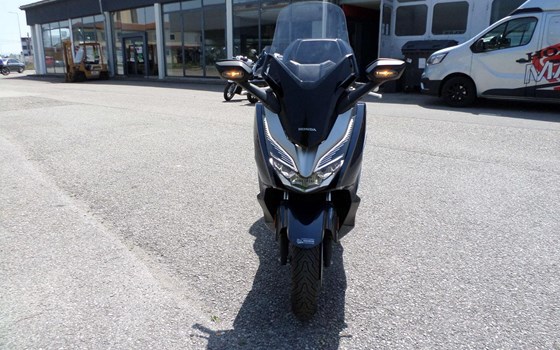 Gebrauchtmotorrad Honda Forza 300 - Bild 9