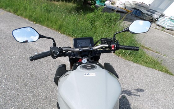 Gebrauchtmotorrad Honda CB650R E-Clutch - Bild 10