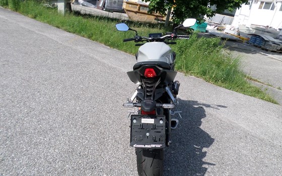 Gebrauchtmotorrad Honda CB650R E-Clutch - Bild 4