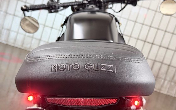 Motorrad Occasion Moto Guzzi V7 Stone - Bild 3