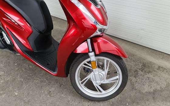 Gebrauchtmotorrad Honda SH125i - Bild 3