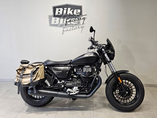Moto Guzzi V9 Bobber (schwarz) - Bild 2