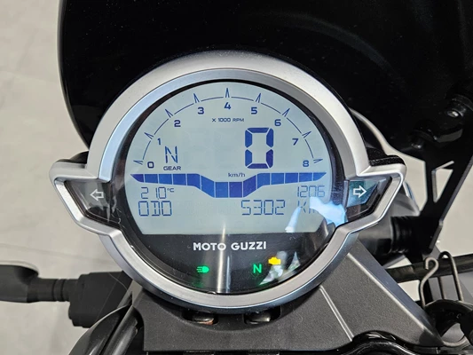 Moto Guzzi V9 Bobber (schwarz) - Bild 6