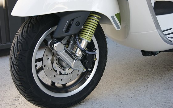 Neufahrzeug Vespa GTS 125ie Super Tech - Bild 7