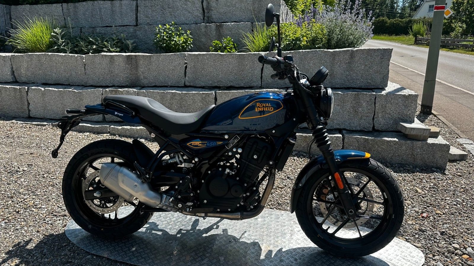 Royal Enfield Guerrilla 450