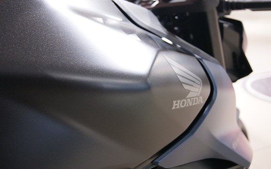 Neufahrzeug Honda CB750 Hornet E-Clutch - Bild 5