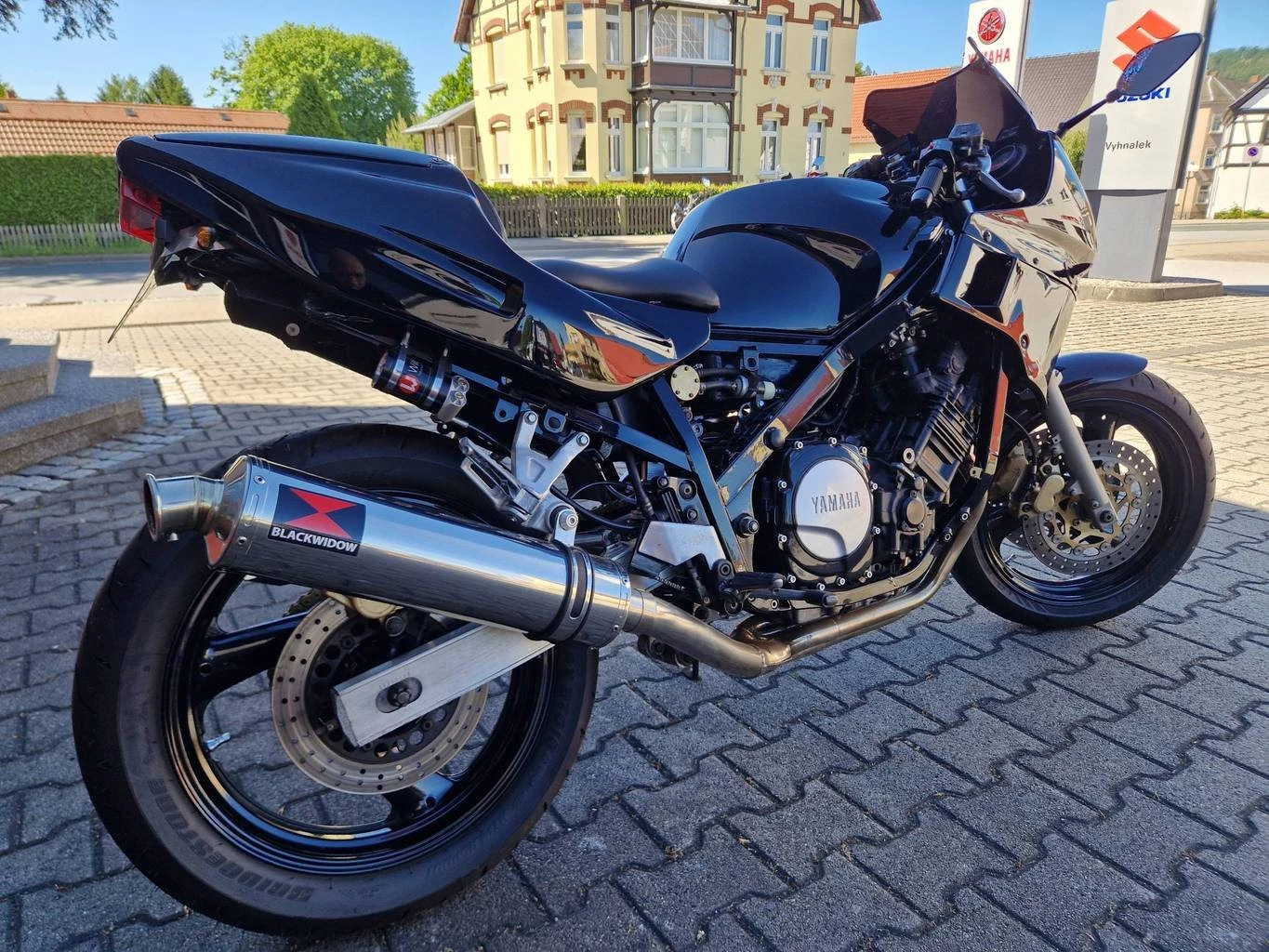 Yamaha FZ 750