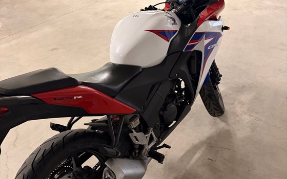 Motorrad Occasion Honda CBR 125 R - Bild 5