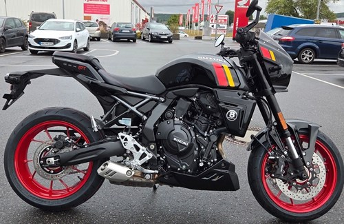 Neumotorrad Suzuki GSX-8TT
