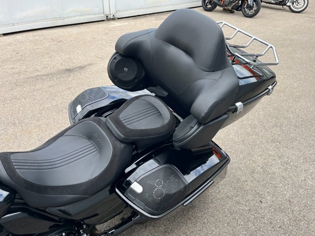 Harley-Davidson CVO Street Glide FLHXSE (grün) - Bild 14