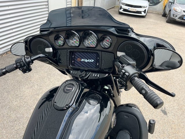 Harley-Davidson CVO Street Glide FLHXSE (grün) - Bild 16