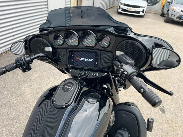 Harley-Davidson CVO Street Glide FLHXSE (grün) - Bild 16