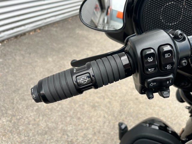 Harley-Davidson CVO Street Glide FLHXSE (grün) - Bild 17