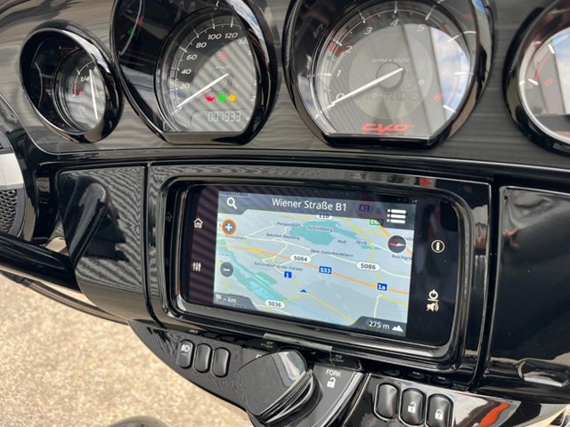 Harley-Davidson CVO Street Glide FLHXSE (grün) - Bild 18