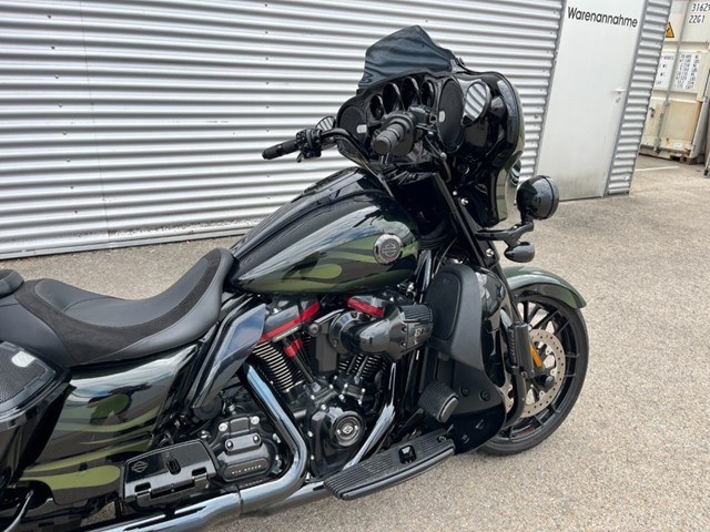 Harley-Davidson CVO Street Glide FLHXSE (grün) - Bild 4