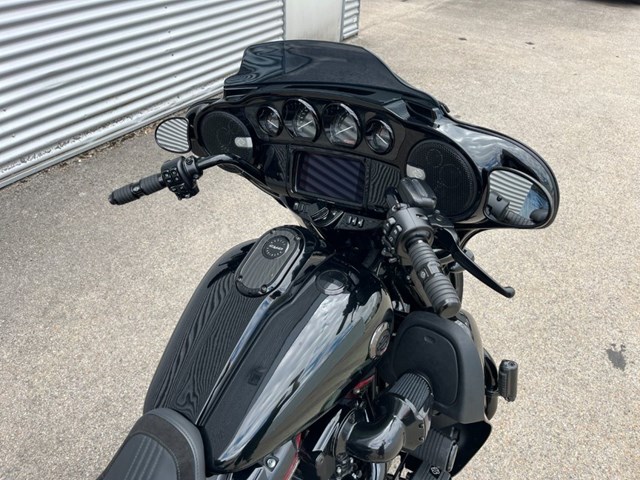 Harley-Davidson CVO Street Glide FLHXSE (grün) - Bild 6