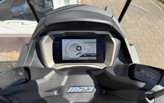 Gebrauchtmotorrad Piaggio MP3 400 - Bild 10