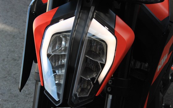 Gebrauchtmotorrad KTM 890 Duke GP - Bild 11