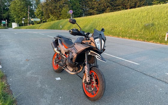 Gebrauchtmotorrad KTM 890 SMT - Bild 2
