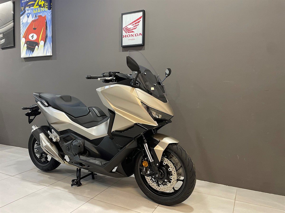 Honda Forza 750