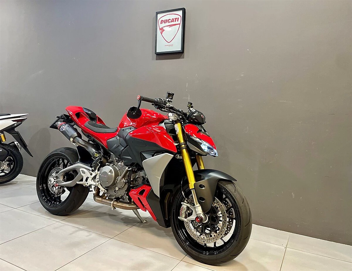 Ducati Streetfighter V2 S