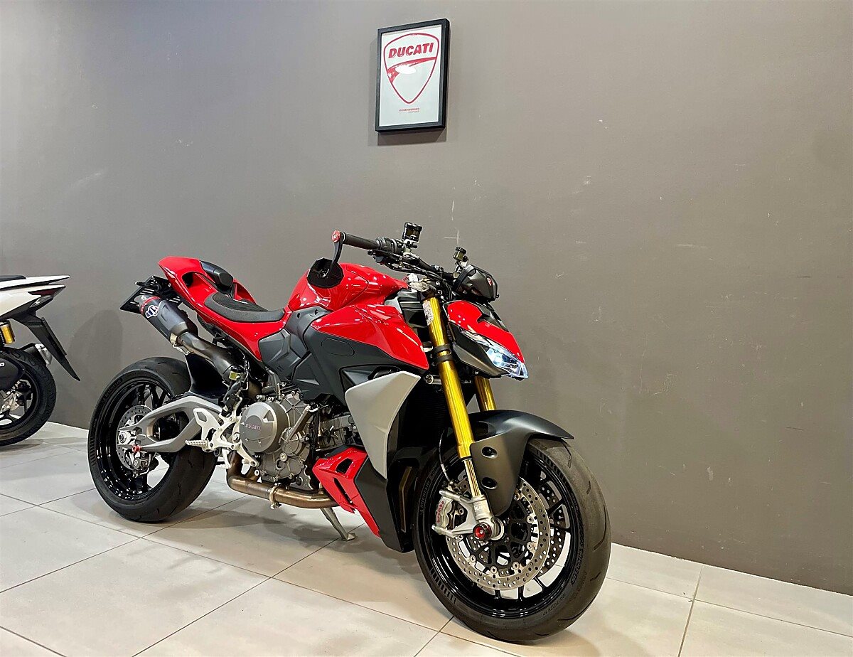 Ducati Streetfighter V2 S
